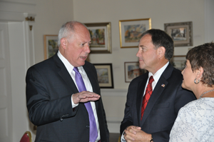 A photo of Illinois Gov. Pat Quinn speaking with Utah Gov. Gary Herbert.